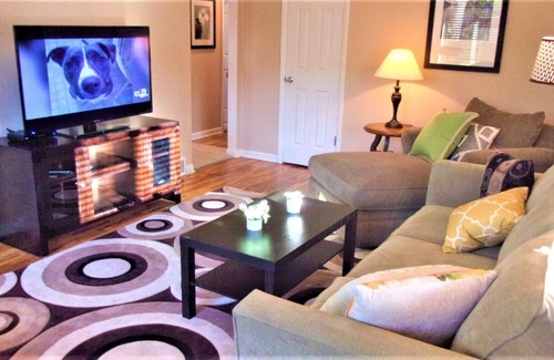 Highland House | RED: Enjoy the Best of Indoor & Out Door Denver. Walk to all the best places.