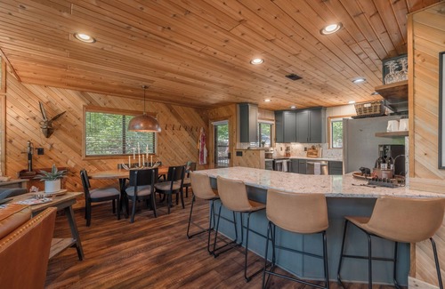 Wright City Ski Chalet | Red Fox Lodge by Innsbrook Vacations!
