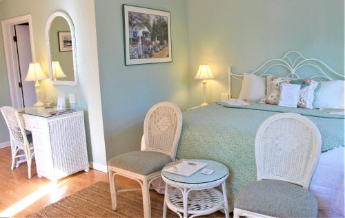 Falmouth Heights Hotel | Red Horse Inn