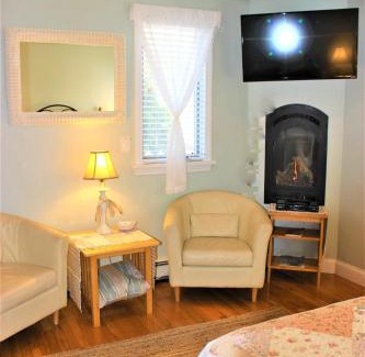 Falmouth Heights Hotel | Red Horse Inn