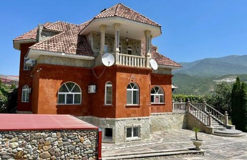 Getahovit Villa | Red House