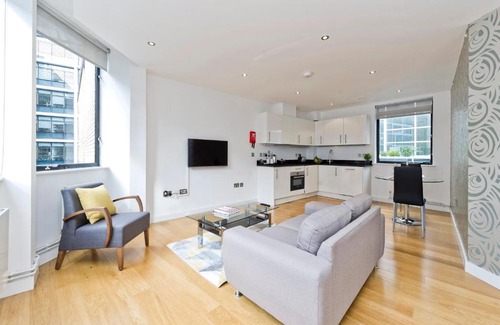 Castle Baynard Apartment | Red Lion Court by City2Stay