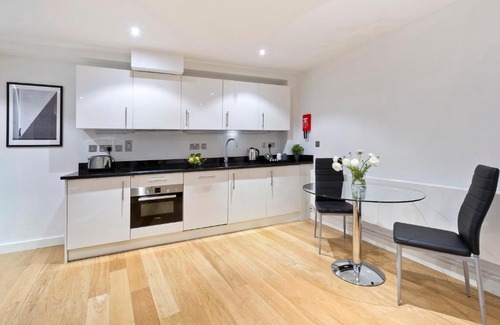 Castle Baynard Apartment | Red Lion Court by City2Stay
