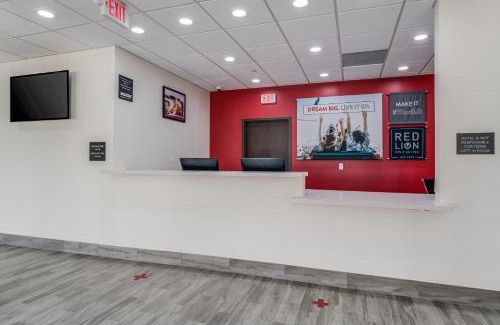 Katy Hotel | Red Lion Inn & Suites Katy