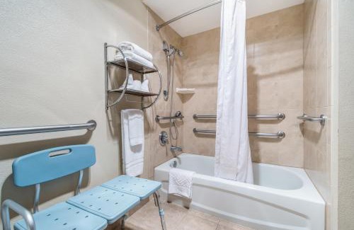 Salmon Creek Hotel | Red Lion Inn & Suites Vancouver