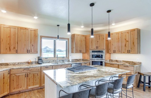 Red Lodge House | Red Lodge Home w/Outdoor Kitchen & Fire Table!