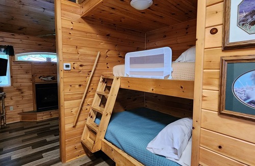 Chief Lake Resort | Red Oak Cabin- Cabin on the Chippewa Flowage within a Resort