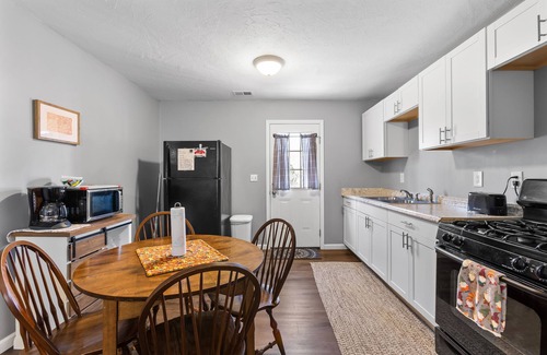 Stanton House | Red River Duplex - Unit 1 - 12 miles to the Gorge!