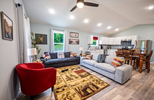 Clay City House | Red RIver Gorge, Hollerwood, High Speed Wi-Fi, KY Dragway