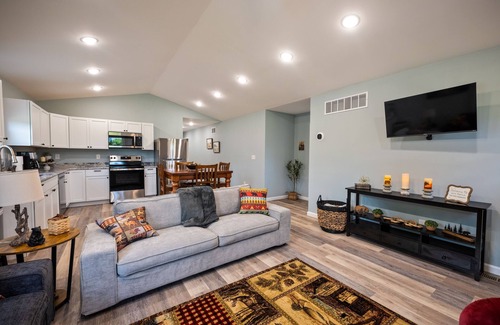 Clay City House | Red RIver Gorge, Hollerwood, High Speed Wi-Fi, KY Dragway