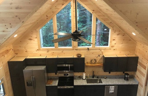 Campton Cabin | Red River Gorge Turtle Falls Hot Tub Firepit Wi-Fi