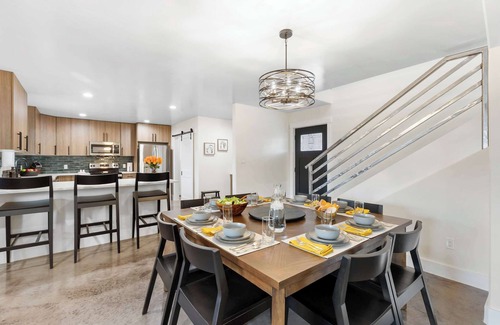 Moab South Valley House | Red Rock Refuge. Massage Chair, Hot Tub, & Parking