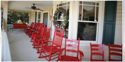 Black Mountain Hotel | Red Rocker Inn