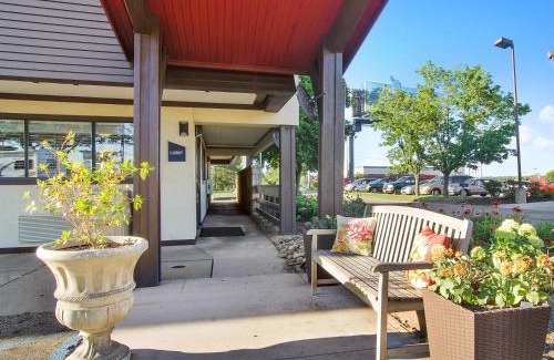 North Canton Hotel | Red Roof Inn Canton