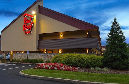 Willoughby Hotel | Red Roof Inn Cleveland - Mentor/Willoughby