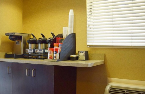 Willoughby Hotel | Red Roof Inn Cleveland - Mentor/Willoughby