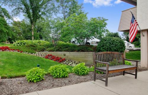 Willoughby Hotel | Red Roof Inn Cleveland - Mentor/Willoughby
