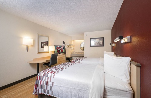 Willoughby Hotel | Red Roof Inn Cleveland - Mentor/Willoughby