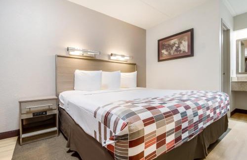 Farmington Hills Hotel | Red Roof Inn Detroit - Farmington Hills