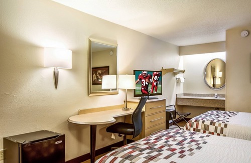 Plymouth Hotel | Red Roof Inn Detroit - Plymouth/Canton