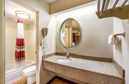 Plymouth Hotel | Red Roof Inn Detroit - Plymouth/Canton