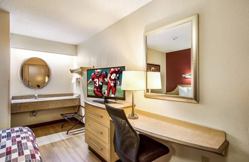 Plymouth Hotel | Red Roof Inn Detroit - Plymouth/Canton