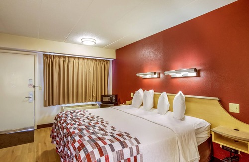 Plymouth Hotel | Red Roof Inn Detroit - Plymouth/Canton