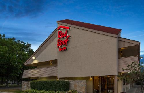 Roseville Hotel | Red Roof Inn Detroit - Roseville St Clair Shores