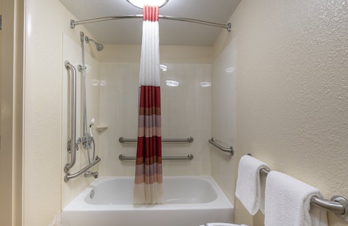 Roseville Hotel | Red Roof Inn Detroit - Roseville/St Clair Shores