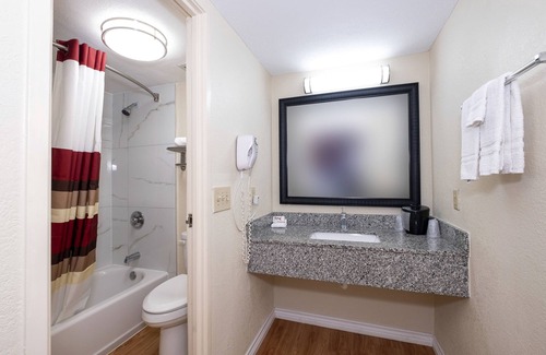 Houston Hotel | Red Roof Inn Houston North - FM 1960 & I-45
