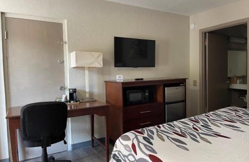 LaGrange Hotel | Red Roof Inn LaGrange