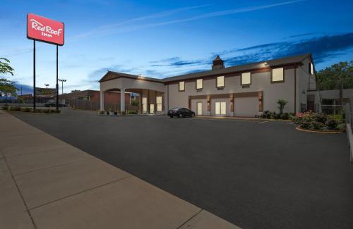 Whitehaven Hotel | Red Roof Inn Memphis - Graceland Airport