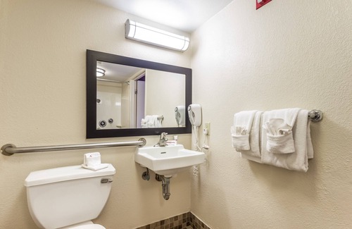 Oak Creek Hotel | Red Roof Inn Milwaukee – Airport/Oak Creek