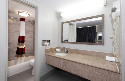 Petersburg Hotel | Red Roof Inn Petersburg - Fort Lee