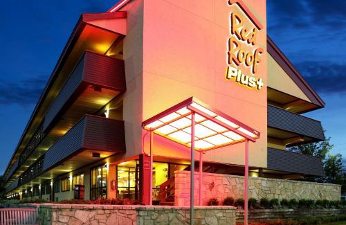 Lutherville Timonium Hotel | Red Roof Inn PLUS+ Baltimore North - Timonium