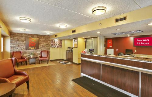 Lutherville Timonium Hotel | Red Roof Inn PLUS+ Baltimore North - Timonium