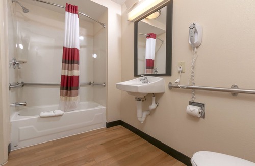 Jefferson Manor Hotel | Red Roof Inn PLUS+ Washington DC - Alexandria