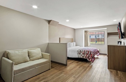 Euless Hotel | Red Roof Inn & Suites Euless - DFW Airport Southwest