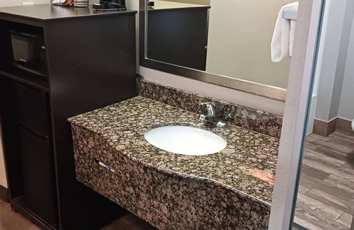 Richland Hotel | Red Roof Inn & Suites Jackson - Richland