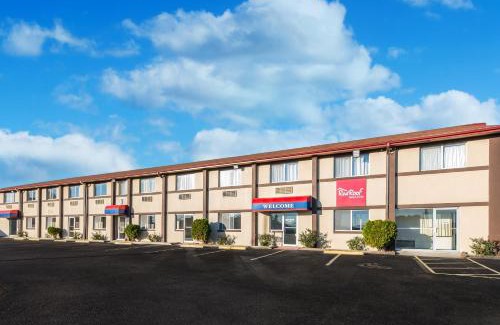 Wapakoneta Hotel | Red Roof Inn & Suites Wapakoneta