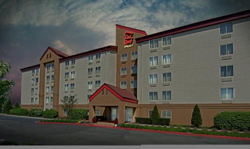 East Garden City Hotel | Red Roof PLUS Long Island - Garden City