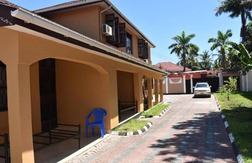 Kunduchi Villa | Red Roof Villa - near Ramada Resort Hotel Mbezi Beach