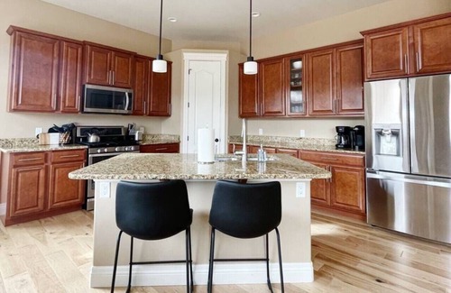 Redlands House | Red Vista Views: Serenity at the Monument