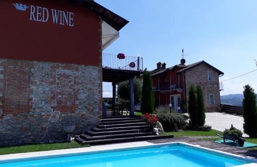 La Morra House | Red Wine Camere