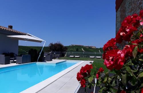 La Morra House | Red Wine Camere