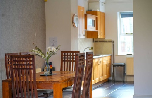 Frampton House | Redbourne Terrace Holiday Home