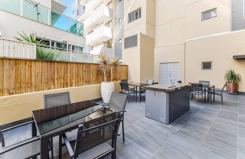 Redcliffe Apartment | Redcliffe Penthouse 4 Bedroom Holiday Apartment Sleeps 8