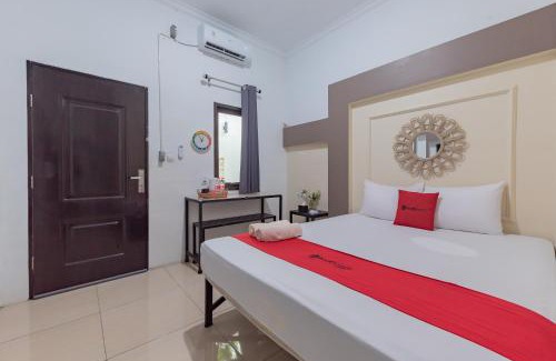 Karawang Hotel | RedDoorz at Jalan Otista Karawang