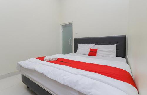 Gubeng Hotel | RedDoorz at Ngaggel Jaya Surabaya