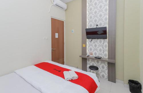 Gubeng Hotel | RedDoorz at Ngaggel Jaya Surabaya